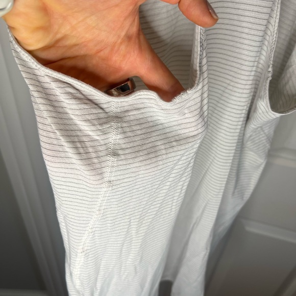 Lululemon silverscent tank size 10 white - Picture 4 of 5
